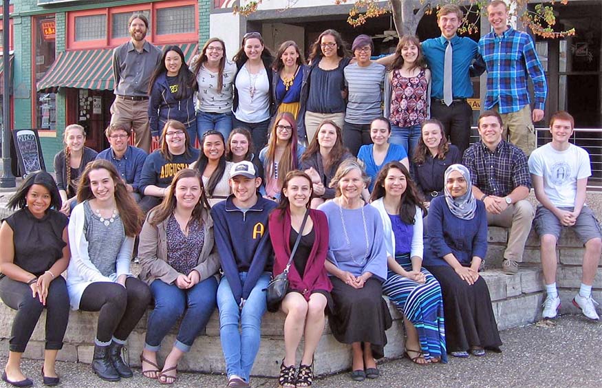 Peer tutors and Reading/Writing Center staff