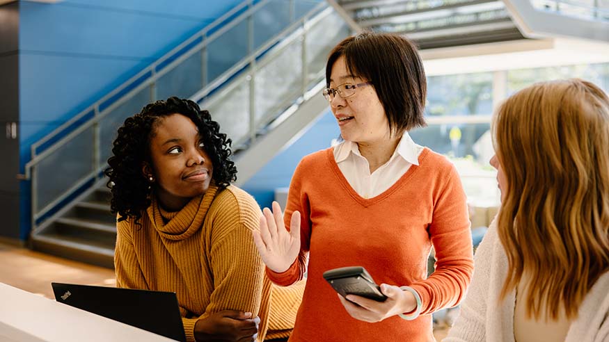 Prof. Lina Zhou with students