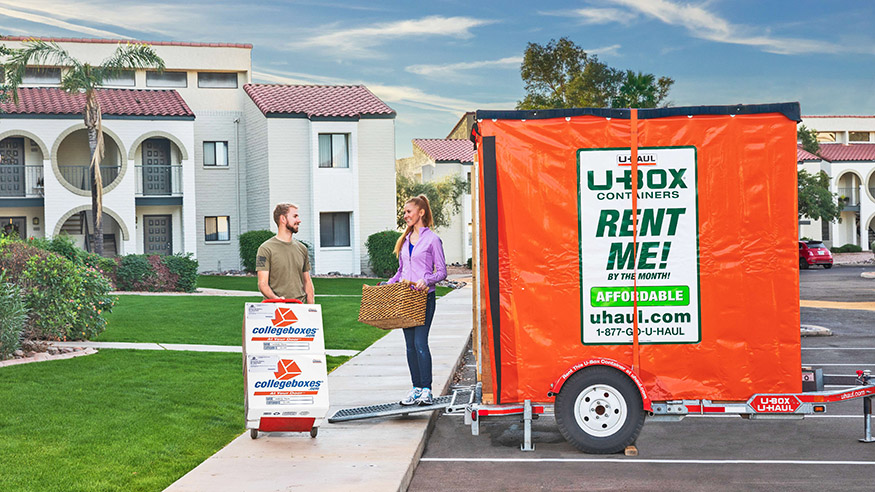 Students loading boxes into a U-Box