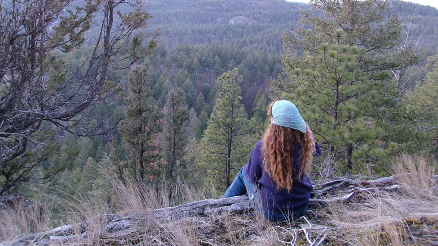 A women sitting looking over the mountain top