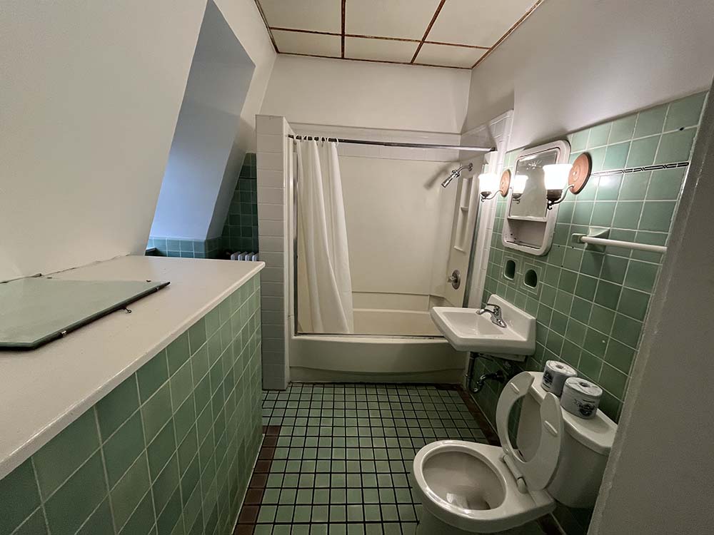 House on the Hill, third floor bathroom 1