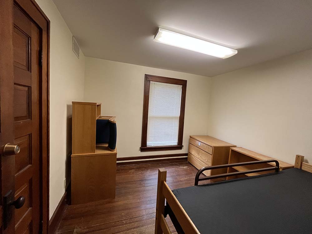 Lindgren B bedroom 2