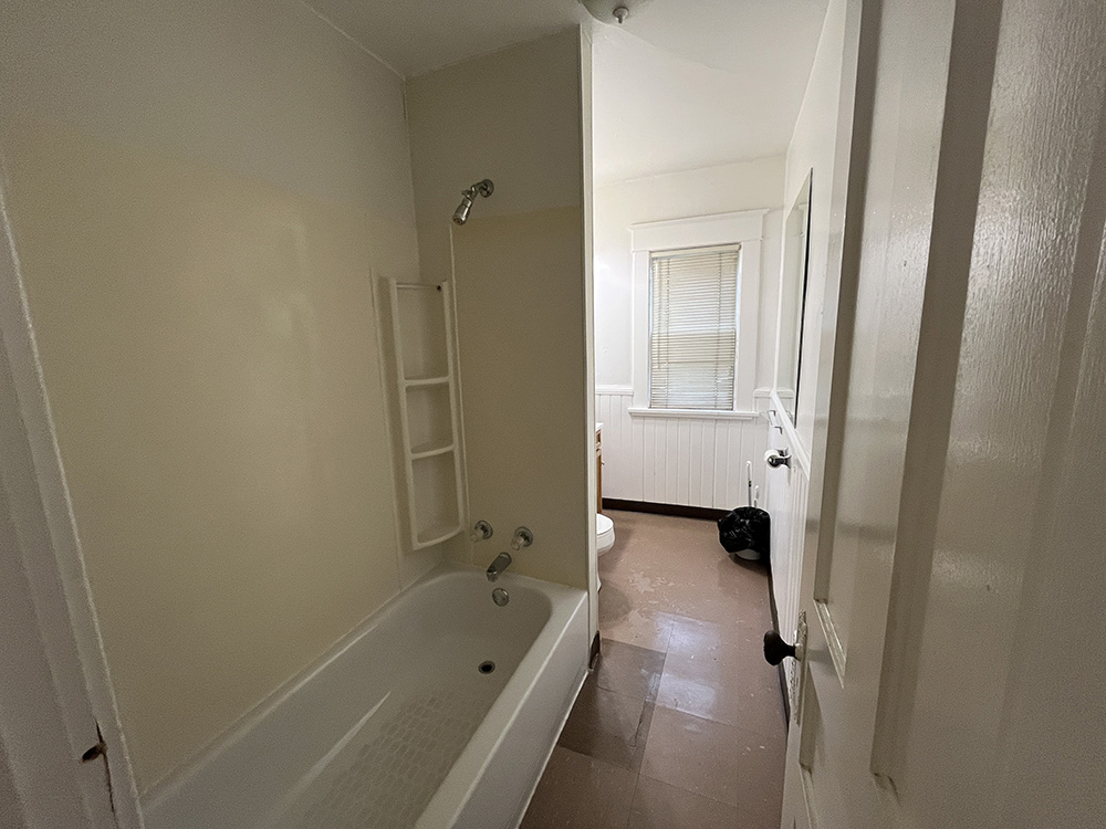Roslin B bathroom