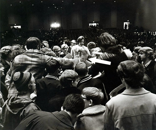 neil armstrong mobbed by students