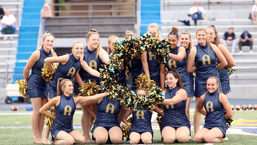 Homecoming cheerleaders