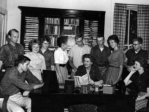 Henriette Naeseth and students with the 1962 issue of Saga.