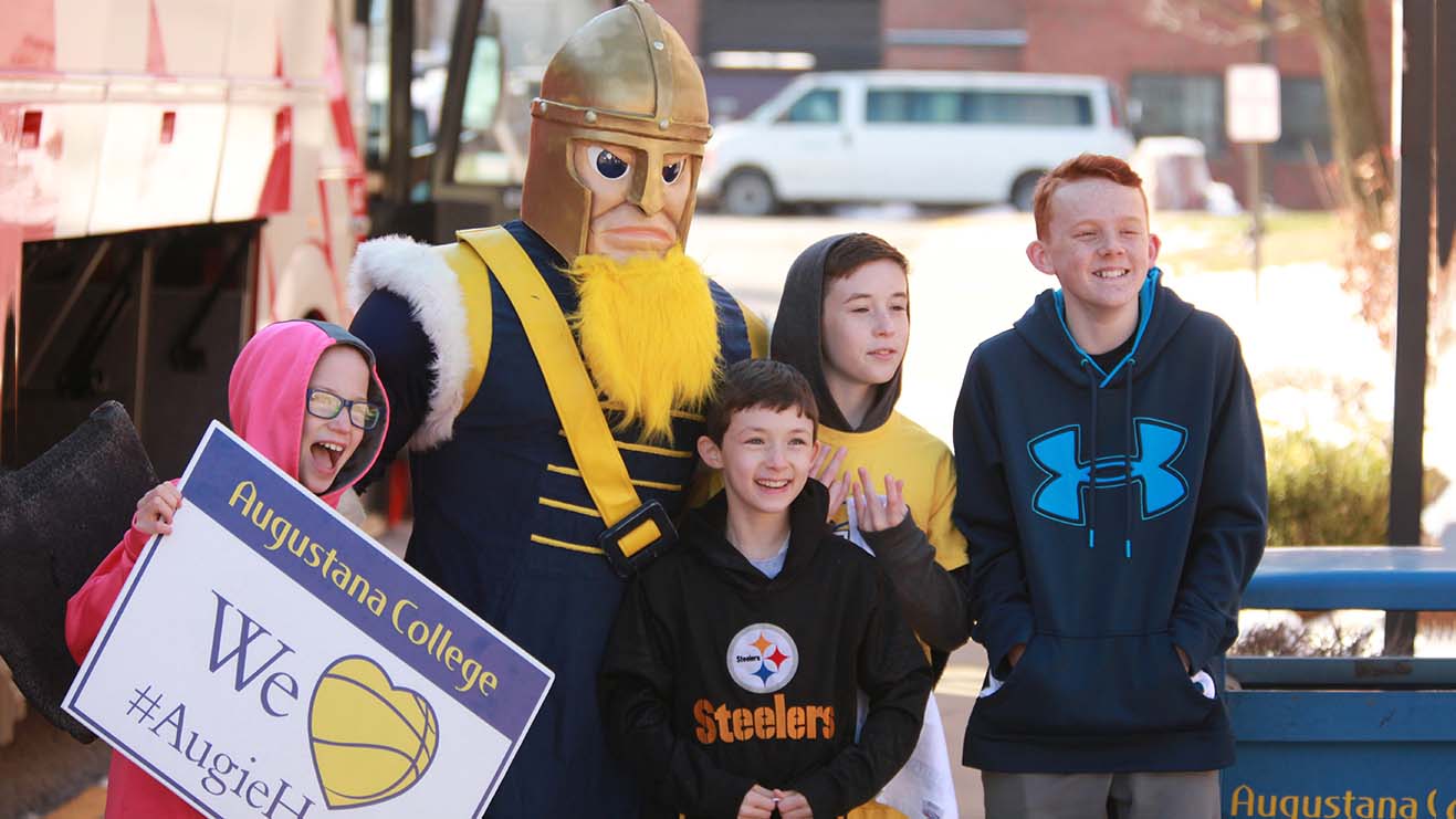 Men's basketball team send-off