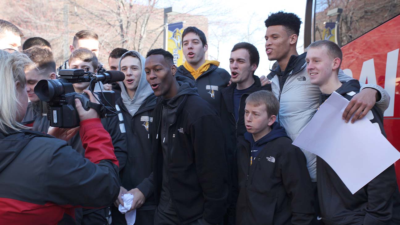 Men's basketball team send-off