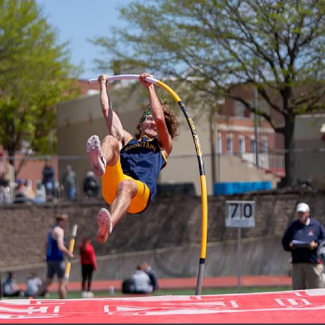 August Haak pole vault