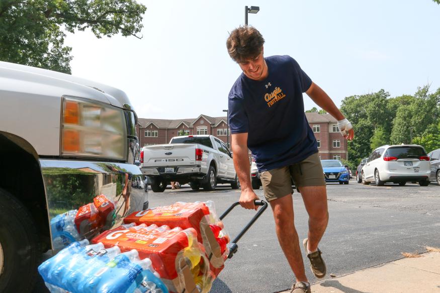 Augustana student moving into campus